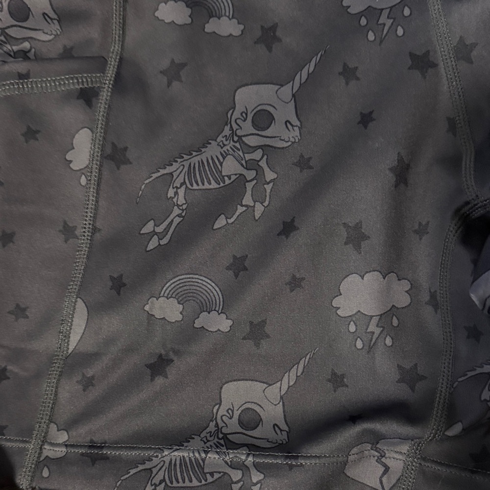 CVG Unicorn m/ Broken Heart Athletic Shorts - Picture 5 of 5